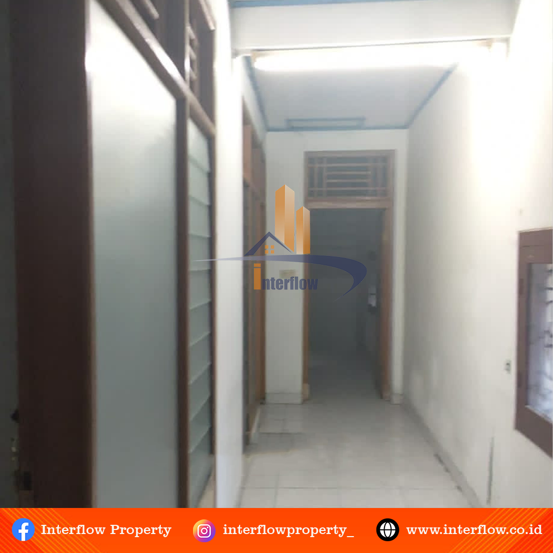 Rumah dijual atau disewakan di Gang Besen Semarang, 2 lantai, luas 110 m², lokasi strategis, cocok untuk usaha.